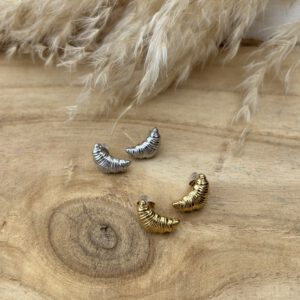 Croissant studs